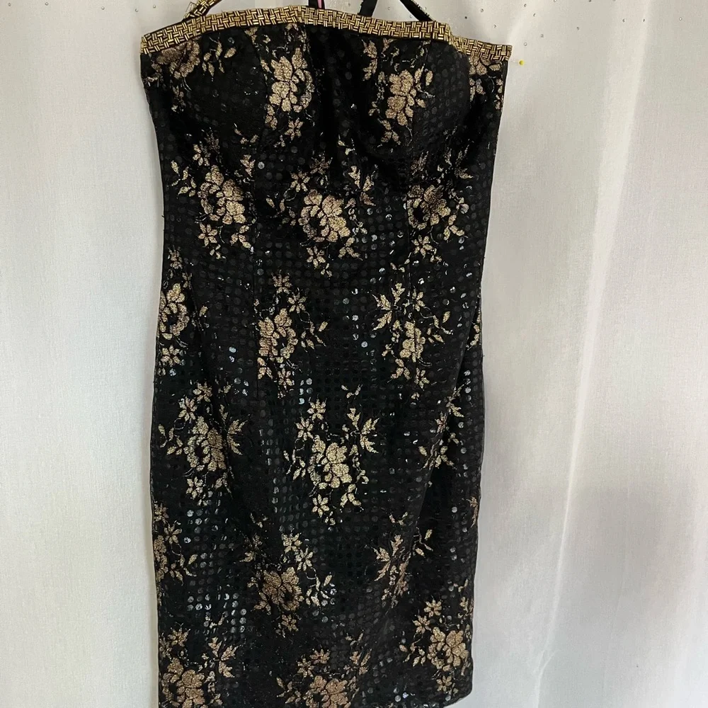 Elegant Black and Gold Floral Dress - Picture 3 of 8